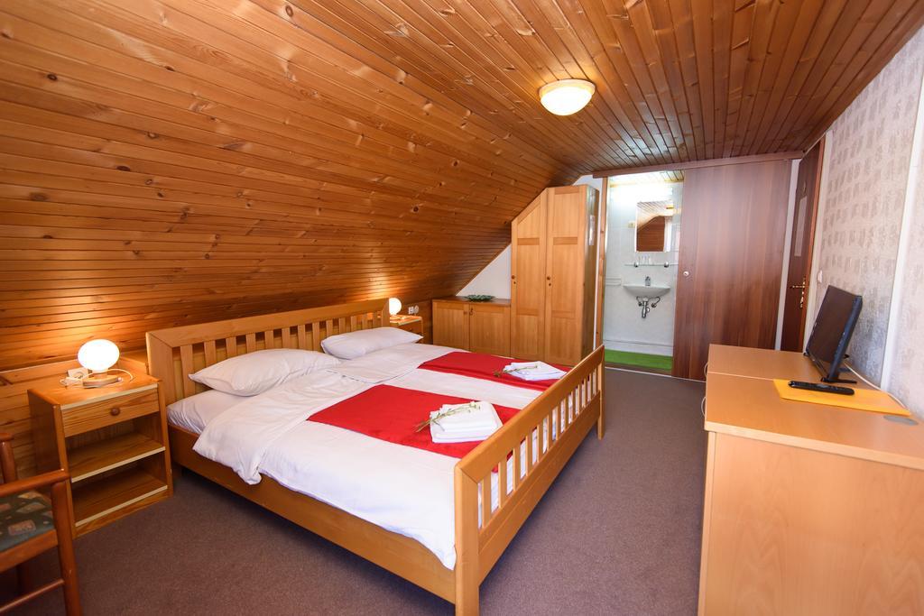 Penzion Vila Bistrica Bohinjska Bistrica ภายนอก รูปภาพ